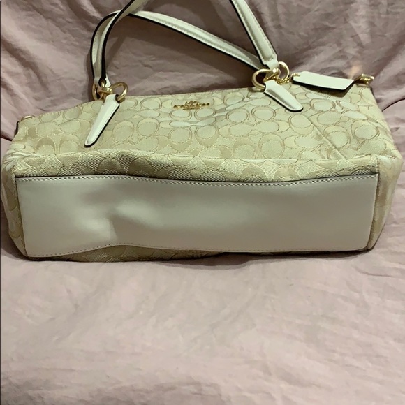 Cream colored Coach purse. Like brand new! - Picture 3 of 6